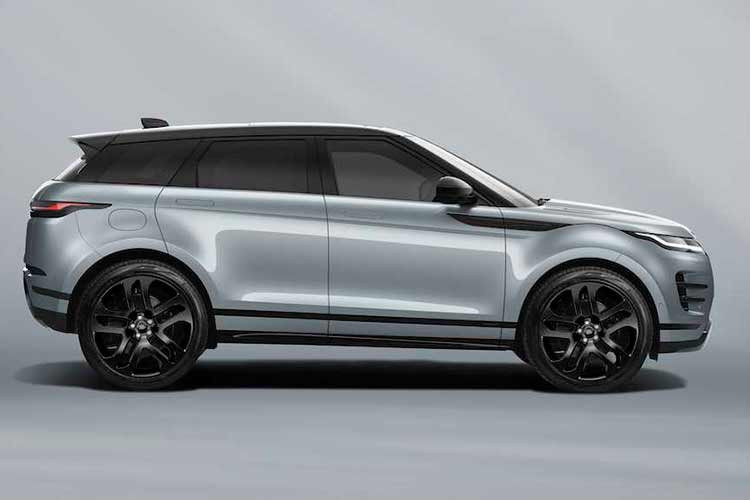 Range Rover Evoque nâng cấp trong ngôn ngữ thiết kế ngoại thất tối giản. Thiết kế lưới tản nhiệt mới theo ngôn ngữ chung của thương hiệu mang đến diện mạo đồng nhất cho toàn bộ dòng xe Range Rover. Thiết kế ngoại thất được nhấn mạnh bởi hệ thống đèn pha siêu mảnh.