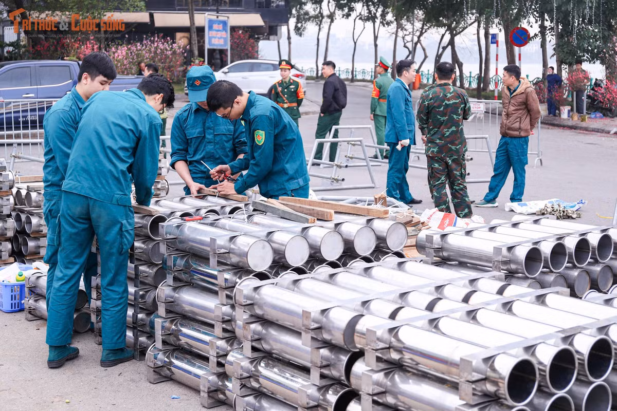 Với 33 điểm bắn và 34 trận địa trải khắp thành phố, Hà Nội đang sẵn sàng thắp sáng bầu trời đêm bằng những dải sáng rực rỡ, đem đến niềm vui và hy vọng cho một năm mới an khang – thịnh vượng.