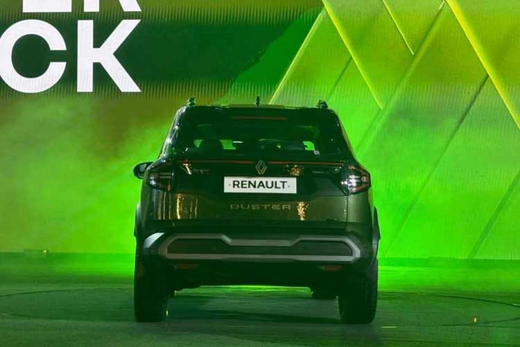 Renault cũng cung cấp mẫu Duster Turbo TCe 100 với động cơ ba xi-lanh tăng áp 1.0 lít sản sinh công suất 100 mã lực. Hộp số sàn sáu cấp truyền sức mạnh đến bánh trước. Trong khi đó, Duster Turbo TCe 160 được trang bị động cơ tăng áp 4 xi-lanh 1.3 lít, được phát triển hợp tác với Mercedes-Benz. Động cơ này sản sinh công suất 160 mã lực truyền đến bánh trước thông qua hộp số sàn 6 cấp hoặc hộp số tự động ly hợp kép 6 cấp (DCT).