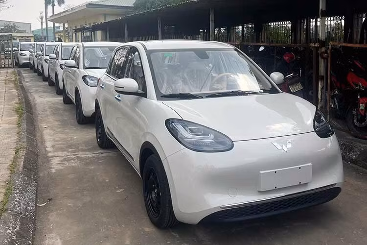 Phiên bản nâng cấp của mẫu hatchback điện hạng A Wuling Bingo 2026 hiện đã có mặt tại các đại lý chính hãng ở Việt Nam. Khách mua xe sớm sẽ được nhận gói ưu đãi "Đặc quyền tiên phong" dành riêng cho 500 khách hàng đặt cọc sớm nhất với tổng giá trị lên đến 19 triệu đồng.