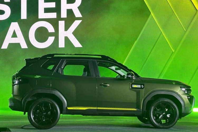 Được phát triển dựa trên nền tảng CMF-B của tập đoàn, Renault Duster 2026 có chiều dài 4,34 mét, chiều rộng 71,3 inch (1,81 mét) và chiều cao 65,3 inch (1,66 mét), với chiều dài cơ sở là 104,7 inch (2,66 mét). Với góc tiếp cận 25,7 độ và góc thoát 29,2 độ, mẫu crossover nhỏ gọn này có khoảng sáng gầm 8,34 inch (21,2 cm), giúp xe vận hành ổn định trên các bề mặt gồ ghề.