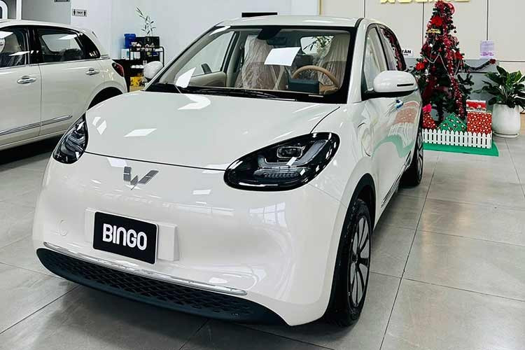 Theo đó, xe điện Wuling Bingo 2026 được phân phối tại Việt Nam với 3 phiên bản gồm: bản tiêu chuẩn, Plus và Max, cùng mức giá dự kiến lần lượt là 399 triệu, 469 triệu và 499 triệu đồng. So với bản cũ, giá khởi điểm vẫn giữ nguyên.