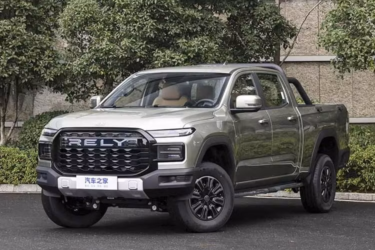 Himla được giới thiệu tại Auto Shanghai 2025 như thương hiệu xe bán tải mới của Tập đoàn Chery, hướng tới các thị trường toàn cầu. Đây là thương hiệu tiếp theo tiến vào phân khúc xe bán tải thuần điện tại Trung Quốc, sau Radar của tập đoàn Geely. Tại Trung Quốc, thương hiệu này lại mang tên Rely với 5 mẫu xe trong đội hình sản phẩm đã được trưng bày tại hội nghị kinh doanh của Chery diễn ra vào ngày 16/1/2026 vừa qua.