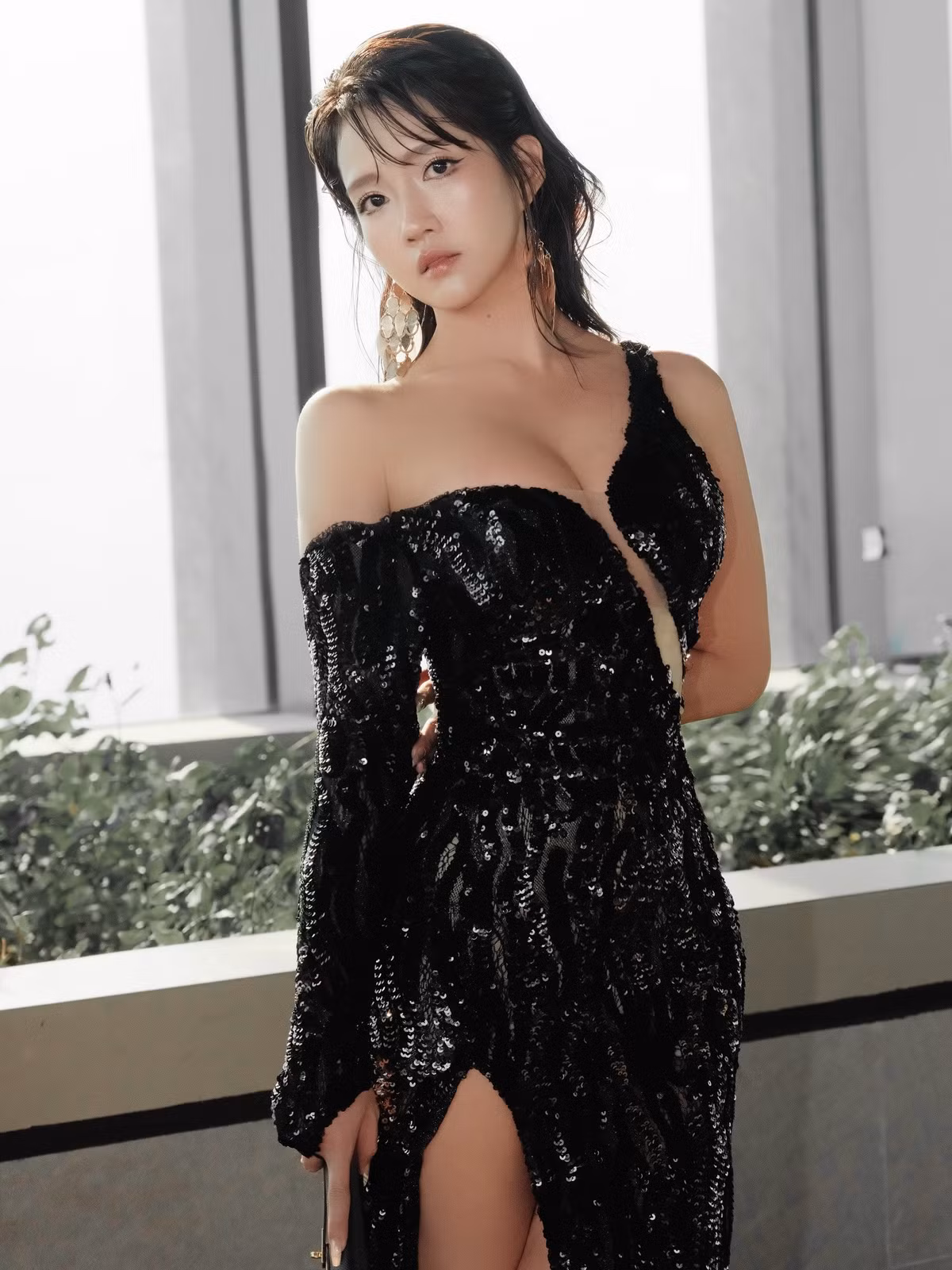 Đặc biệt, loạt ảnh áo dài của Kiều Trinh Xíu chụp tại vườn đào năm 2016 từng được Reuters (Anh) lựa chọn là “Hình ảnh ấn tượng Việt Nam 2016”, đánh dấu cột mốc đáng nhớ trong sự nghiệp của người đẹp.