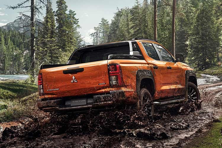 Mitsubishi Triton 2026 bán tại Nhật Bản được nhập khẩu nguyên từ Thái Lan. Việc duy trì chất lượng toàn cầu kết hợp cùng những nâng cấp đặc thù cho thị trường khó tính như Nhật Bản cho thấy tham vọng của Mitsubishi trong việc thống trị phân khúc bán tải đa năng.