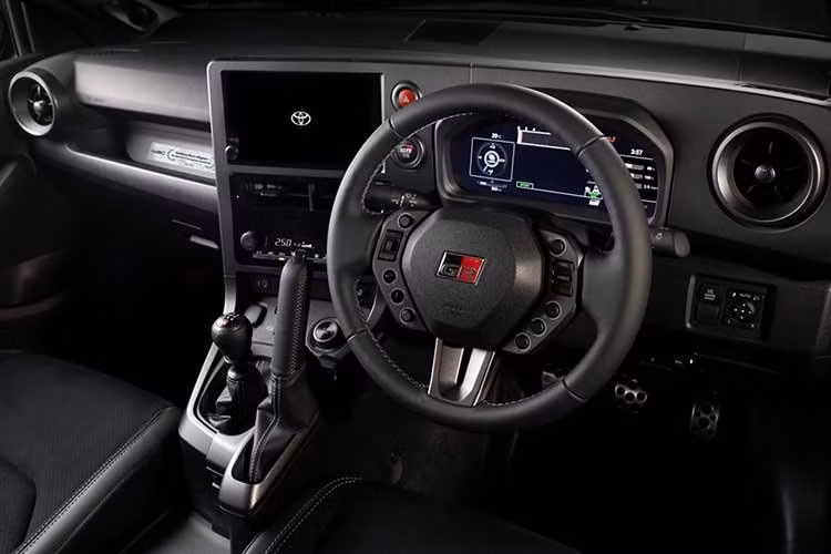 Hãng cho biết bánh trước và bánh sau sẽ được khóa khi tăng tốc, trong khi lực khóa sẽ giảm dần khi cần thiết lúc phanh. Các thiết lập phân bổ mô-men xoắn do Chủ tịch Toyota, Akio Toyoda (hay còn gọi là Morizo) phát triển đã được Ogier ưa chuộng.