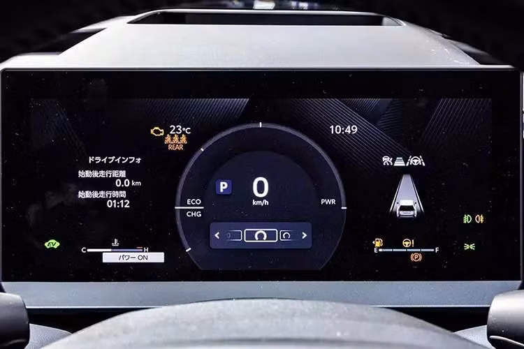 Nội thất bên trong mẫu SUV cỡ C này được thiết kế theo phong cách ngang hiện đại, giúp cải thiện khả năng quan sát khi lái và tối ưu hóa trải nghiệm sử dụng các thiết bị kỹ thuật số. Khoang hành lý của xe đã được cải tiến, tăng dung tích từ 733 lít lên 749 lít. Góc gập của hàng ghế sau được giảm từ 10 độ xuống còn 5 độ để tăng sự tiện lợi.