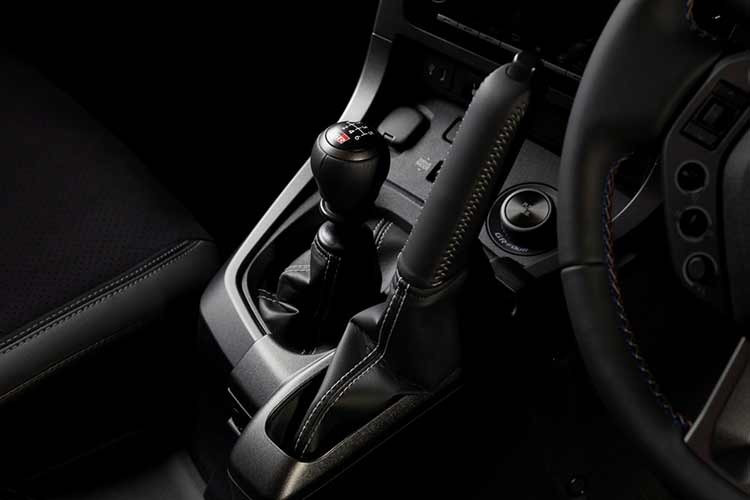 Chi tiết về giá cả vẫn chưa được công bố, nhưng những người quan tâm Toyota GR Yaris Sebastien Ogier phiên bản tri ân WRC này nên chuẩn bị trả nhiều tiền hơn cho mẫu xe này so với phiên bản tiêu chuẩn.