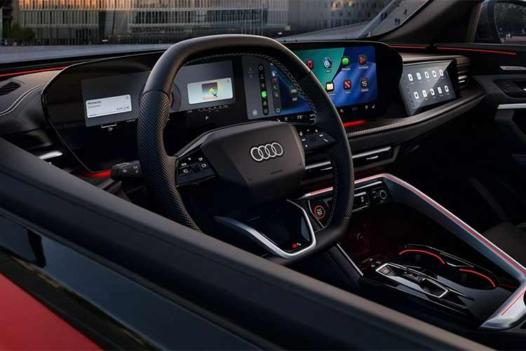 Ngoài ra, nội thất của A5 có thêm tùy chọn hệ thống âm thanh Bang &amp; Olufsen tích hợp loa trên tựa đầu, ghế thể thao và hệ thống treo S Sport. Cả hai mẫu xe đều có gói trang bị ngoại thất thể thao S line Black, đi kèm bộ mâm 19 inch (A5) hoặc 20 inch (Q5) và các chi tiết sơn đen nổi bật.