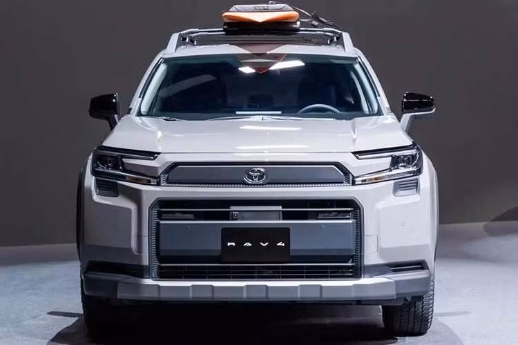 Hiện Toyota Philippines chưa công bố thời điểm ra mắt chính thức của RAV4 2026. Tuy nhiên, với những gì đã được hé lộ, sự xuất hiện của mẫu xe này được kỳ vọng sẽ khuấy động phân khúc crossover hybrid tại thị trường Đông Nam Á trong thời gian tới.