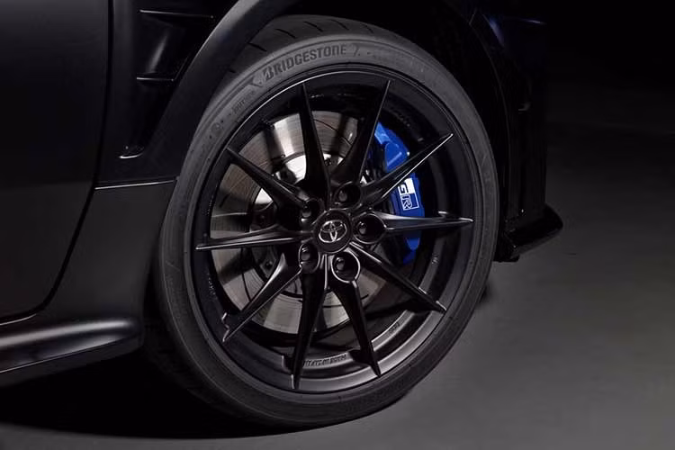 Đó không phải là điểm mới duy nhất, bởi phiên bản giới hạn của mẫu xe thể thao này còn được trang bị chế độ lái Morizo, thay thế chế độ Gravel nguyên bản và tối đa hóa độ bám đường và khả năng vào cua.