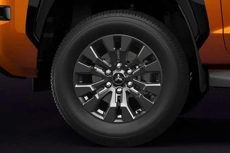 Để tối ưu khả năng kiểm soát, Mitsubishi còn tích hợp cho Triton thế hệ mới công nghệ Active Yaw Control, giúp xe vào cua ổn định và an toàn ngay cả trong những điều kiện địa hình phức tạp nhất.