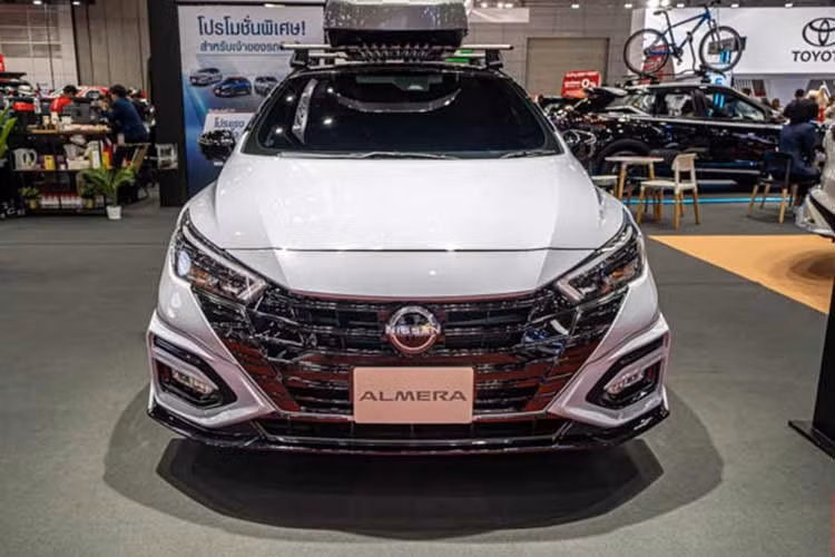 Với mức giá quy đổi dao động từ 482-590 triệu đồng tại Thái Lan, Nissan Almera 2026 tiếp tục là đối thủ đáng gờm, sẵn sàng gia tăng sức ép lên các đối thủ cùng phân khúc sedan cỡ B, đặc biệt biệt là Toyota Vios đang bán trong khu vực.