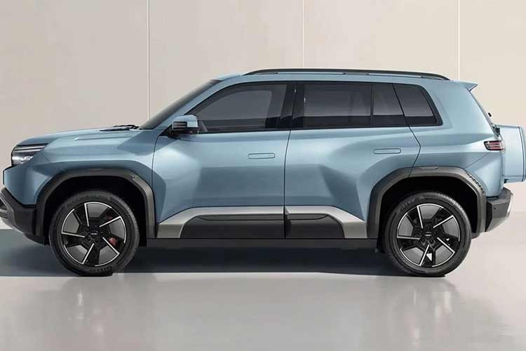 Phần đầu xe tiếp tục sử dụng lưới tản nhiệt đóng kín màu đen cùng cản trước với cấu trúc hình thang. Phía sau có đèn hậu đặt dọc, lốp dự phòng gắn trên cửa cốp và cản sau hình thang tương tự thiết kế phía trước. Màu sắc cản trước/sau và ốp cửa có thể thay đổi theo nhu cầu của khách hàng.