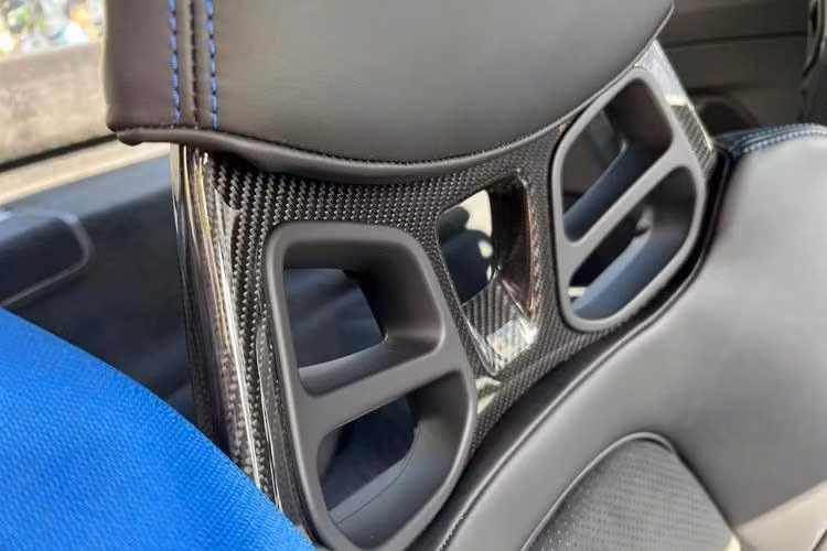 Xe đua đường phố Porsche 911 GT3 phiên bản 992 sẽ mất thời gian từ 3,4 giây đến 3,9 giây để tăng tốc từ vị trí xuất phát lên 100 km/h, tùy theo việc xe sử dụng hộp số 7 tốc độ PDK hay số sàn. Vận tốc tối đa trên bản sử dụng số sàn là 320 km/h và số tự động là 318 km/h.