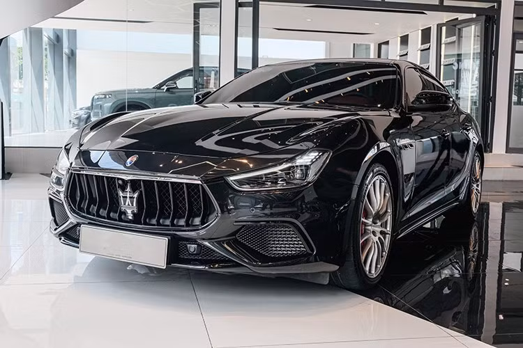 Vào năm 2020, 1 chiếc xe Maserati Ghibli phiên bản Ribelle chỉ được sản xuất đúng 30 chiếc dành cho thị trường châu Á đã được nhập khẩu chính hãng về Việt Nam, sau đó, xe được bán cho 1 đại gia ở thành phố Vũng Tàu, tỉnh Bà Rịa - Vũng Tàu, nay là TP.HCM.