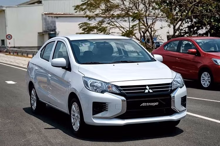Mitsubishi Attrage MT: 380 triệu đồng ﻿Mitsubishi Attrage MT hiện là một trong những mẫu sedan hạng B rẻ nhất tại Việt Nam, với mức giá chỉ 380 triệu đồng. Xe được nhập khẩu nguyên chiếc từ Thái Lan, là lựa chọn phù hợp với khách hàng tìm kiếm một phương tiện tiết kiệm để kinh doanh dịch vụ vận tải cơ bản.
