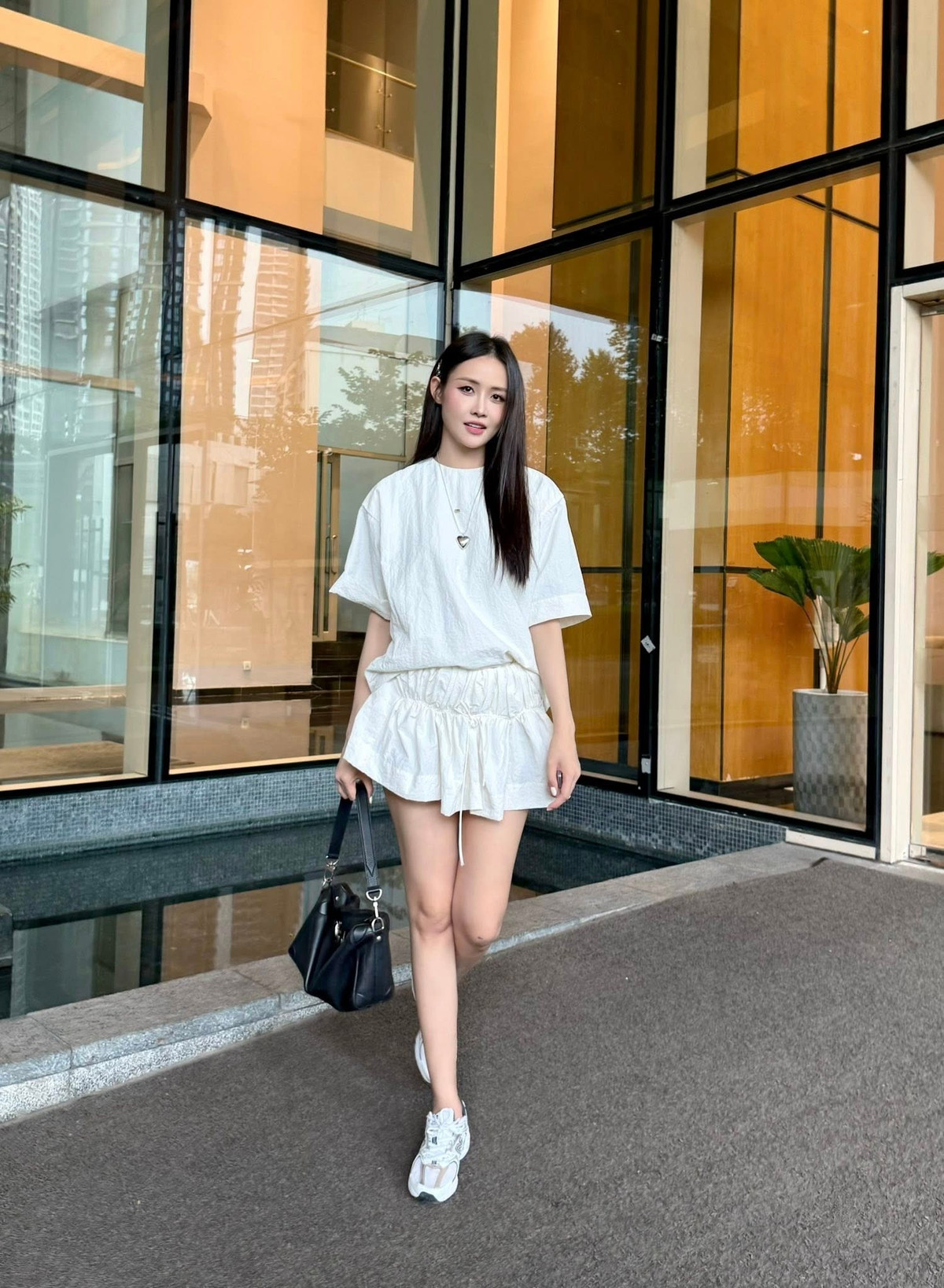 Trương Mỹ Nhân từng là Á quân The Face Vietnam 2017 và top 15 Hoa hậu Siêu quốc gia Việt Nam 2018.