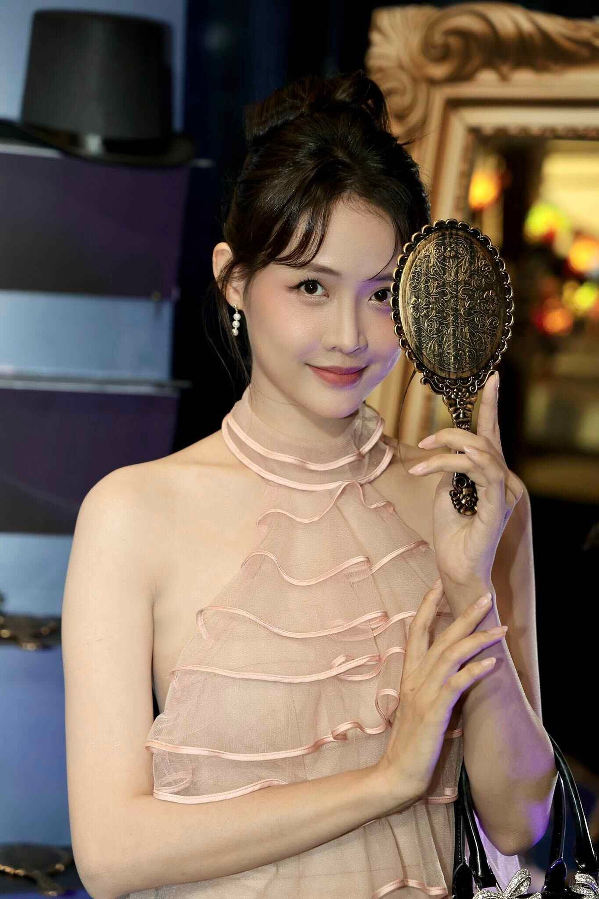 Trong quá khứ, Trương Mỹ Nhân cũng thừa nhận mình đã chỉnh sửa thẩm mỹ để cân chỉnh đường nét gương mặt.