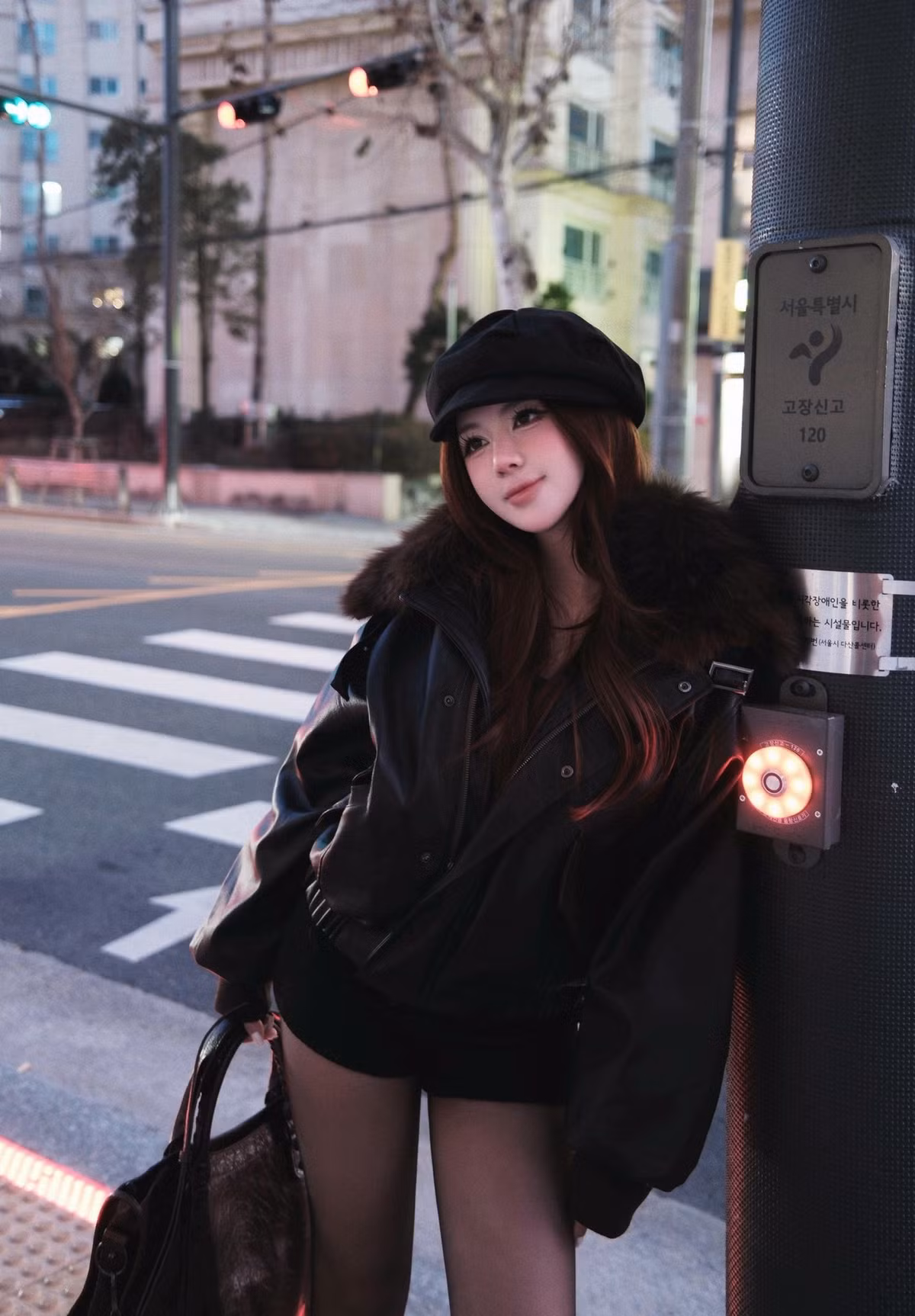 Một số ý kiến đặt câu hỏi liệu bài đăng có đang đánh đồng kết quả của nhiều phương pháp làm đẹp khác nhau, trong đó có can thiệp thẩm mỹ, với công dụng của sản phẩm được quảng bá hay không.