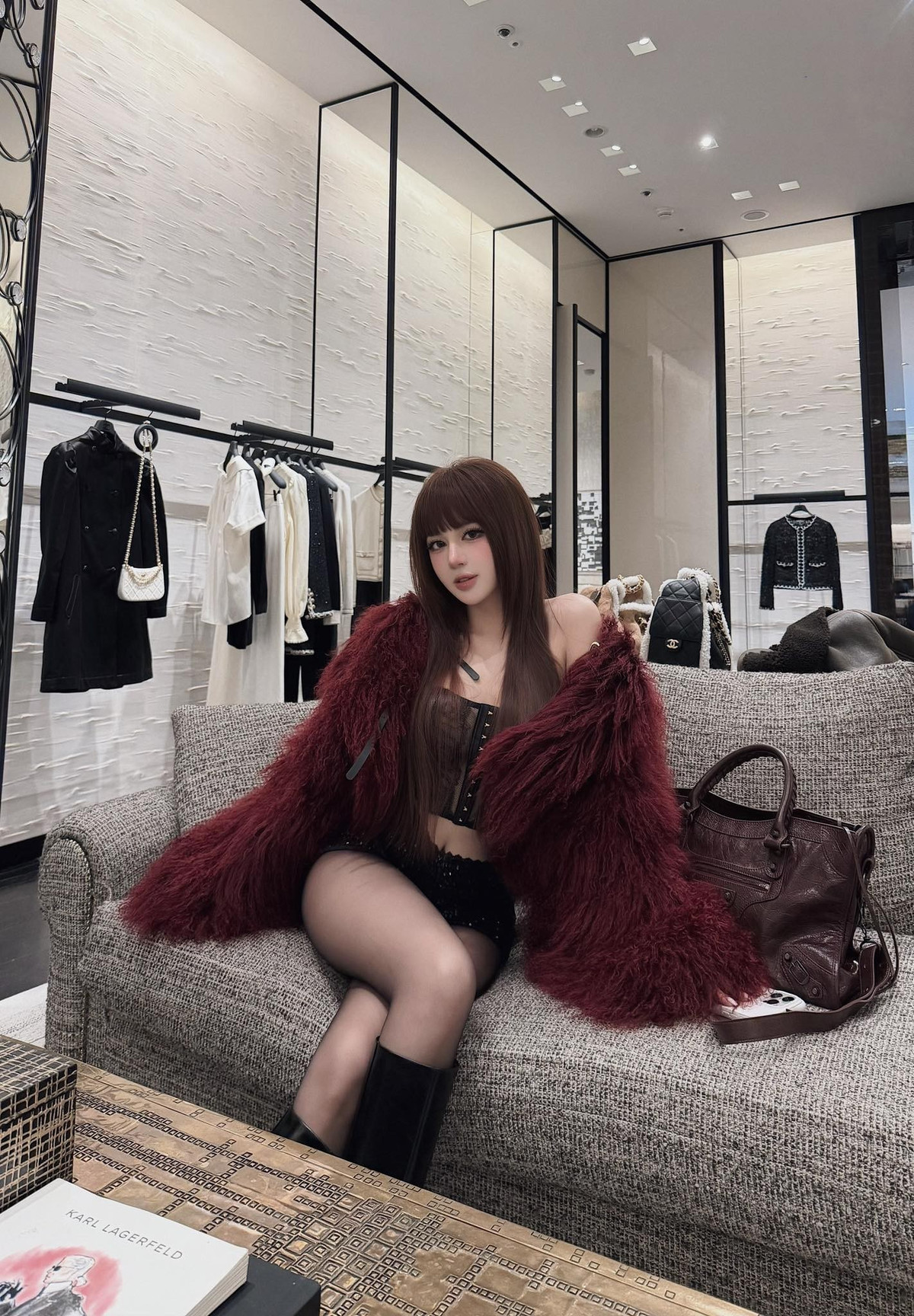 Trong một số lần trả lời người theo dõi, Mai Phương Bùi từng khẳng định chưa tiêm meso (phương pháp thẩm mỹ nội khoa không phẫu thuật, sử dụng các mũi kim siêu nhỏ để đưa dưỡng chất, vitamin, enzyme, HA... trực tiếp vào lớp trung bì của da với mục đích trẻ hóa, trị nám... da), song ở những bình luận khác lại thừa nhận đã tiêm tế bào gốc và áp dụng các phương pháp làm đẹp khác.