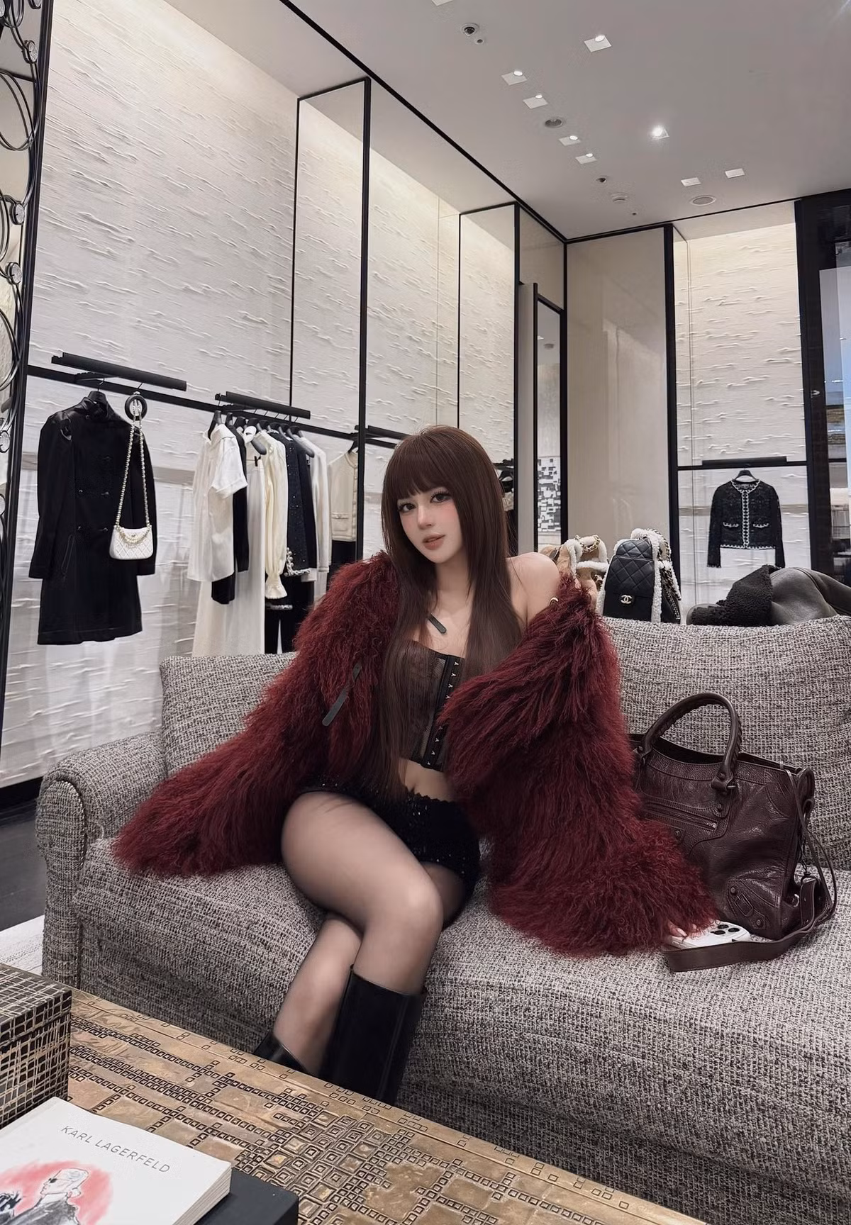 Trong một số lần trả lời người theo dõi, Mai Phương Bùi từng khẳng định chưa tiêm meso (phương pháp thẩm mỹ nội khoa không phẫu thuật, sử dụng các mũi kim siêu nhỏ để đưa dưỡng chất, vitamin, enzyme, HA... trực tiếp vào lớp trung bì của da với mục đích trẻ hóa, trị nám... da), song ở những bình luận khác lại thừa nhận đã tiêm tế bào gốc và áp dụng các phương pháp làm đẹp khác.