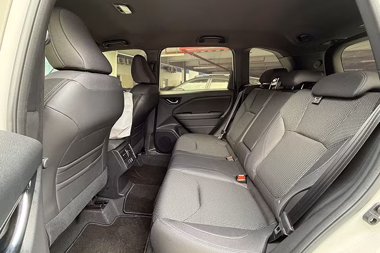 T Forester 2026 sở hữu động cơ mạnh mẽ, được tinh chỉnh để mang đến phản ứng nhạy bén, sức mạnh vượt trội và cảm giác lái đầy phấn khích. Động cơ Boxer 2.5L FB25 thế hệ mới: Forester Hoàn Toàn Mới được trang bị động cơ Boxer 2.5L FB25 mới, mang lại hiệu suất mạnh mẽ hơn, phản hồi nhanh nhạy hơn.