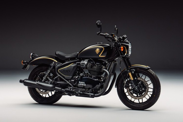 Royal Enfield Shotgun 650 X Rough Crafts 20025 ra mắt như một ấn phẩm hiếm hoi, mang tinh thần bespoke (đặt làm riêng) đặc trưng. Lấy cảm hứng từ bản độ “Caliber Royale” từng gây tiếng vang trong giới chơi xe.