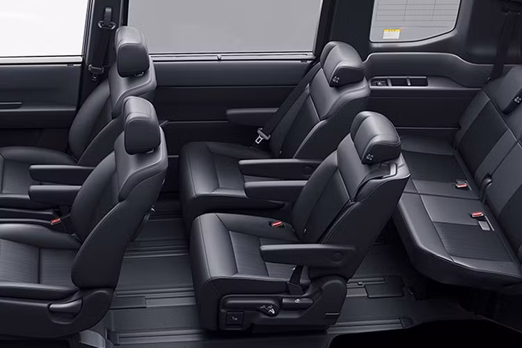 Tại Indonesia, Honda StepWGN đang được bán với giá khoảng 629 triệu rupiah (tương đương 1,221 triệu baht hoặc 988 triệu đồng). Nếu giữ nguyên mức giá này tại Thái Lan, mẫu MPV nhà Honda sẽ có lợi thế cạnh tranh lớn so với Nissan Serena e-Power – hiện đang được niêm yết ở mức 1,69 triệu baht.