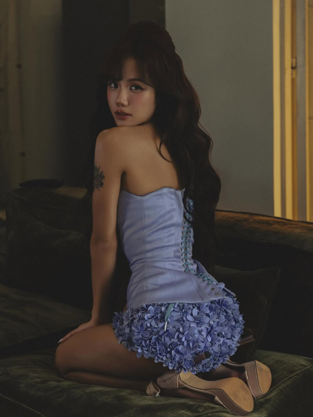 Từ hình ảnh một "em xinh" da trắng, nữ tính, nay Phương Ly đã chuyển mình thành một "nữ thần Latin" nóng bỏng, khỏe khoắn.