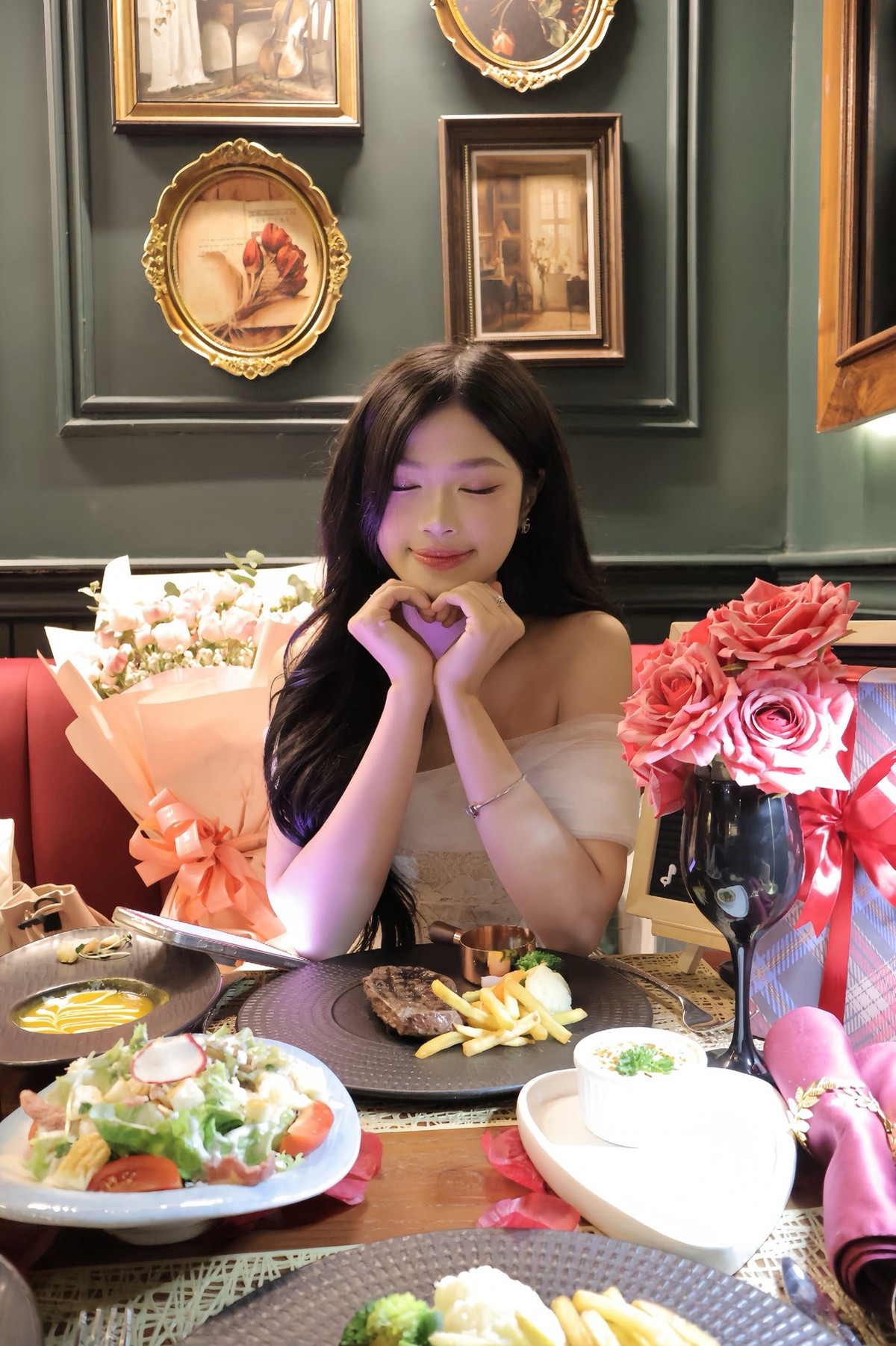 Thực tế, đây không phải là lần đầu tiên Thou Bị Cháy khiến cộng đồng mạng "dậy sóng" với những video nhảy của mình.