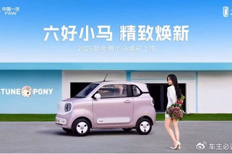 Ở bên sườn, xe được trang bị hốc bánh phồng lên, kết hợp với ốp gương chiếu hậu màu trắng và thiết kế ốp vành la-zăng tối ưu tính khí động học. Trong khi đó, phần đuôi xe có phong cách thiết kế tương đồng với phía trước, tạo nên ấn tượng thị giác nhất quán.