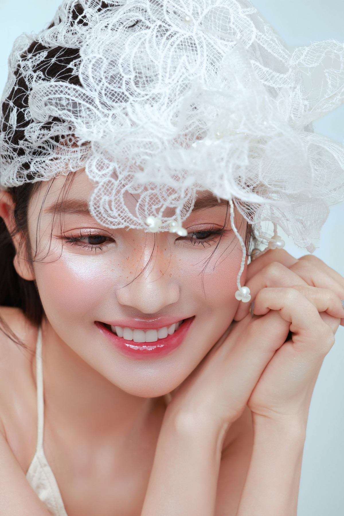 Một số fan còn hài hước để lại bình luận: "Như này bảo sao Quang Hải không mê", "Ai nói đẻ xong xuống sắc chứ nhìn chị Huyền đúng kiểu đỉnh của chóp", hay "Gái một con vừa đẹp vừa sang, chuẩn vợ tuyển thủ quốc dân", "Quang Hải mê mệt là có lý do",...