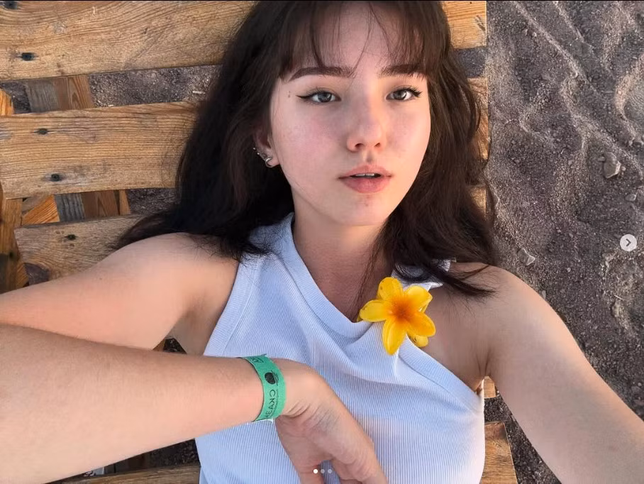 Ngoài ra, Kamilla còn đang thi đấu cho câu lạc bộ Bereke Volleyball Club và thường xuyên chia sẻ những khoảnh khắc tập luyện, thi đấu trên trang cá nhân.