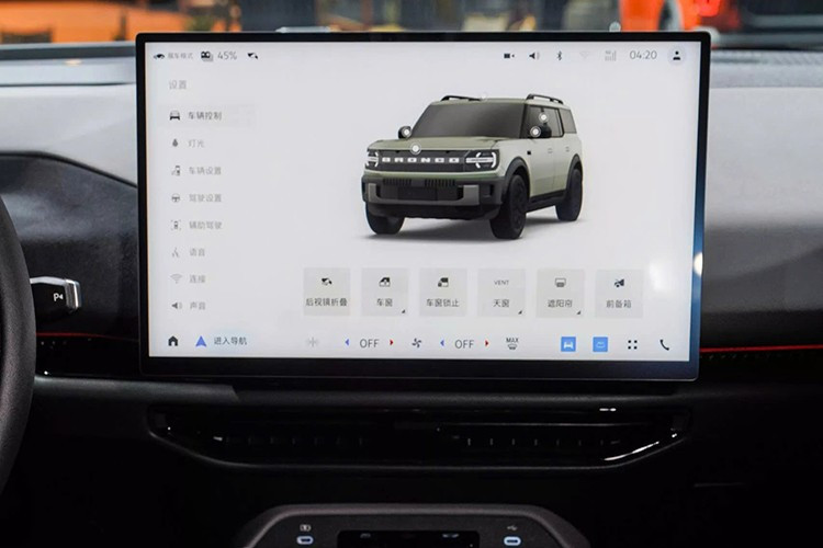 Trong đó, phiên bản thuần điện được trang bị pin dung lượng lớn, đạt 105,4 kWh, và hai mô-tơ điện cho tổng công suất 445 mã lực cùng mô-men xoắn cực đại 575 Nm. Con số này thậm chí cao hơn công suất của Ford Bronco Raptor dùng động cơ đốt trong trong khi mô-men xoắn cực đại gần như tương đương. Pin cho phép xe sở hữu phạm vi di chuyển 650 km sau một lần sạc.