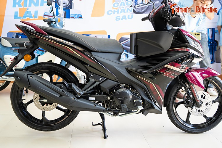 Khác với thị trường Việt Nam chỉ còn mẫu xe Exciter 155 VVA, tại Malaysia, Yamaha vẫn đang kinh doanh song song cả mẫu YZ15R, Y16 ZR và cả 135 LC Fi. Điều này cho thấy mẫu xe 135 vẫn được ưa chuộng nhờ kiểu dáng nhỏ gọn, trọng lượng nhẹ và dễ điều khiển.