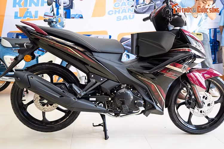 Khác với thị trường Việt Nam chỉ còn mẫu xe Exciter 155 VVA, tại Malaysia, Yamaha vẫn đang kinh doanh song song cả mẫu YZ15R, Y16 ZR và cả 135 LC Fi. Điều này cho thấy mẫu xe 135 vẫn được ưa chuộng nhờ kiểu dáng nhỏ gọn, trọng lượng nhẹ và dễ điều khiển.