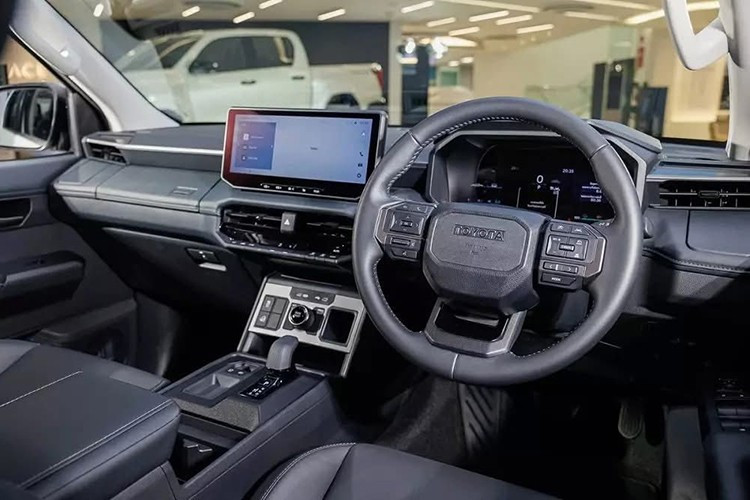 View - Toyota Hilux 2026 "nhá hàng" tại Việt Nam, ra mắt vào tháng 1/2026 | Báo Tri thức và Cuộc sống - TIN TỨC PHỔ BIẾN KIẾN THỨC 24H