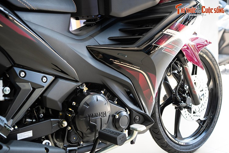 Yamaha 135LC Fi được trang bị động cơ xy-lanh đơn dung tích 135 cc, làm mát bằng dung dịch, kết hợp cùng hệ thống phun xăng điện tử, hộp số 4 cấp. Động cơ này sản sinh công suất tối đa 12,4 mã lực tại 8.000 vòng/phút và mô-men xoắn cực đại 12,2 Nm tại 6.000 vòng/phút.