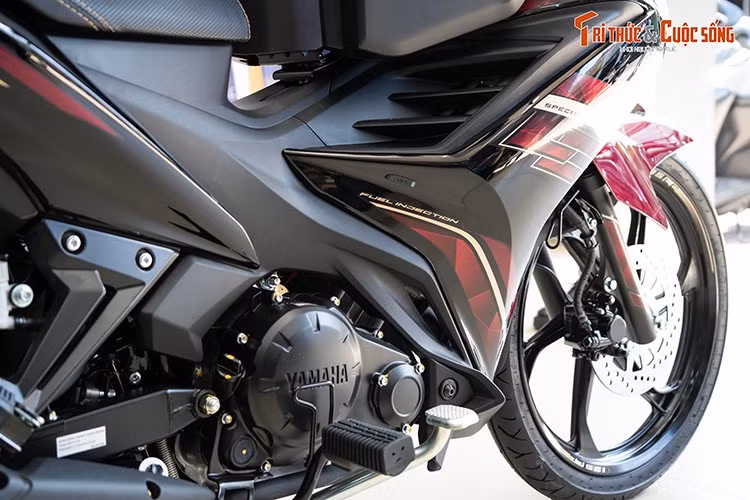 Yamaha 135LC Fi được trang bị động cơ xy-lanh đơn dung tích 135 cc, làm mát bằng dung dịch, kết hợp cùng hệ thống phun xăng điện tử, hộp số 4 cấp. Động cơ này sản sinh công suất tối đa 12,4 mã lực tại 8.000 vòng/phút và mô-men xoắn cực đại 12,2 Nm tại 6.000 vòng/phút.