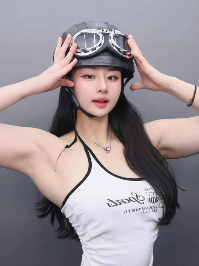 Với ngoại hình nổi bật, Dasul trở thành người mẫu được nhiều nhãn hàng mời hợp tác.