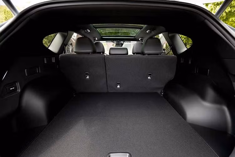 Điểm đáng chú ý hơn cả là Tucson BLK Edition sẽ tạo nên một cột mốc mới cho ngành sản xuất ôtô Việt Nam. Theo nguồn tin, đây sẽ là mẫu ôtô mới đầu tiên được sản xuất tại Việt Nam và phân phối tại Australia.