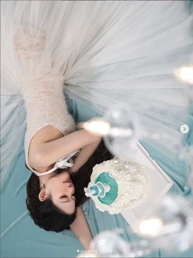 Bên cạnh đó, Hoàng Phúc, bạn trai của Chao, cũng đã ngừng đăng nội dung mới vào cuối tháng 8. Sự "biến mất" của cả hai khỏi mạng xã hội khiến nhiều người đặt nghi vấn, liệu họ có còn tiếp tục làm công việc sáng tạo nội dung.