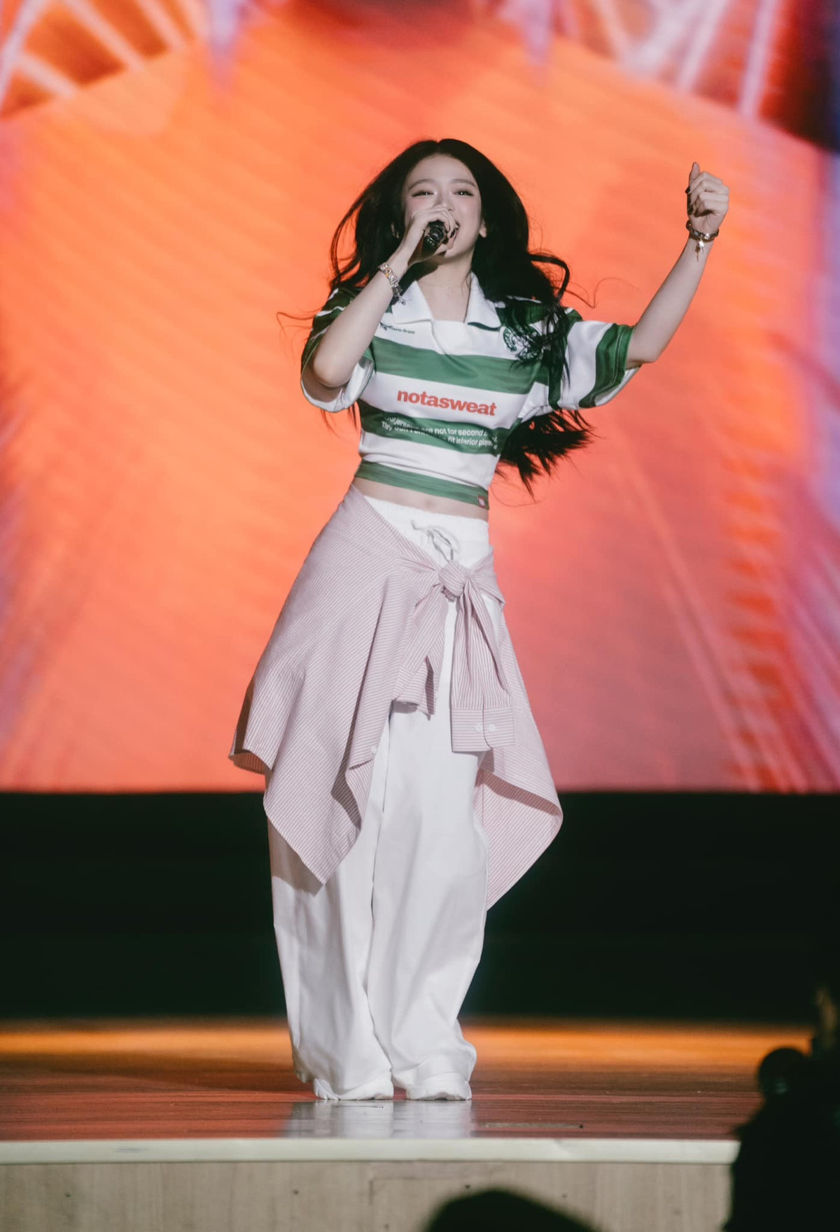 Hành trình phía trước chắc chắn còn nhiều thử thách, nhưng với tinh thần mạnh mẽ và sự nghiêm túc đã thể hiện, Linh Ka cho thấy cô không còn muốn được nhớ đến chỉ vì tai tiếng, mà vì nỗ lực thật sự trên con đường nghệ thuật.