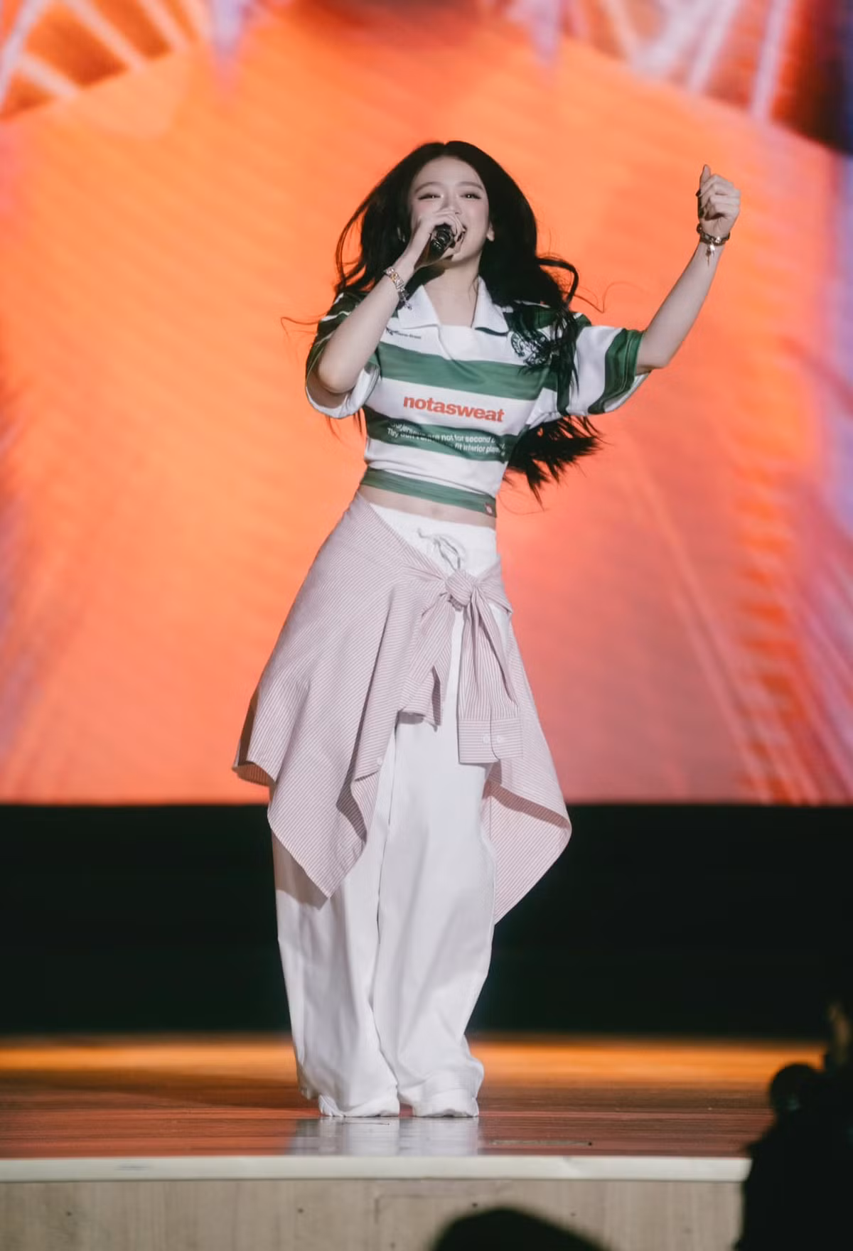 Hành trình phía trước chắc chắn còn nhiều thử thách, nhưng với tinh thần mạnh mẽ và sự nghiêm túc đã thể hiện, Linh Ka cho thấy cô không còn muốn được nhớ đến chỉ vì tai tiếng, mà vì nỗ lực thật sự trên con đường nghệ thuật.