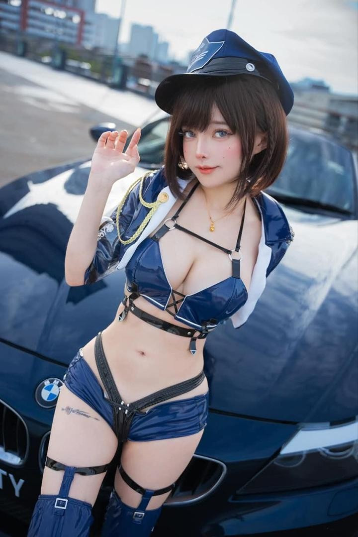 Cô có thể hóa thân thành những nhân vật anime nổi tiếng, game girl cá tính hay các "waifu" trong thế giới fantasy.