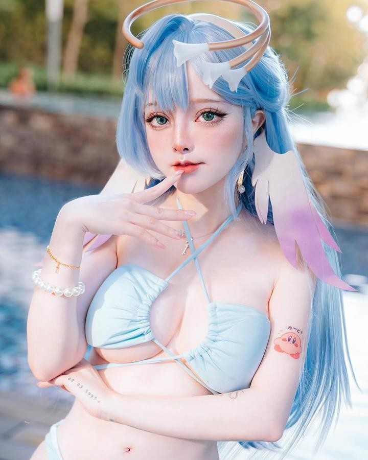 Dù được cư dân mạng gọi vui bằng biệt danh "coser U50", Le Josette khiến nhiều người không tin vào mắt mình khi ngắm nhìn nhan sắc trẻ trung, thân hình gợi cảm cùng phong cách đầy năng lượng như một thiếu nữ đôi mươi.