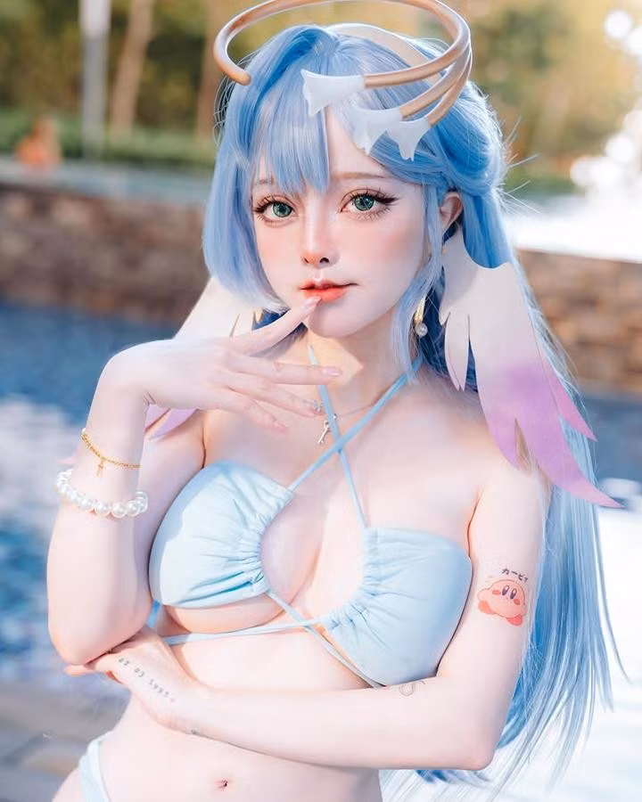 Dù được cư dân mạng gọi vui bằng biệt danh "coser U50", Le Josette khiến nhiều người không tin vào mắt mình khi ngắm nhìn nhan sắc trẻ trung, thân hình gợi cảm cùng phong cách đầy năng lượng như một thiếu nữ đôi mươi.