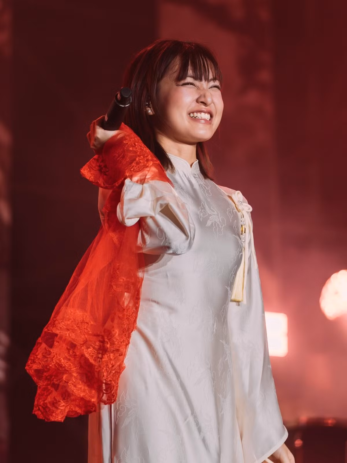 Không ít bình luận bày tỏ mong muốn nữ diễn viên sẽ xuất hiện nhiều hơn trong các dự án phim cổ trang hoặc các bộ ảnh quảng bá văn hóa Việt.