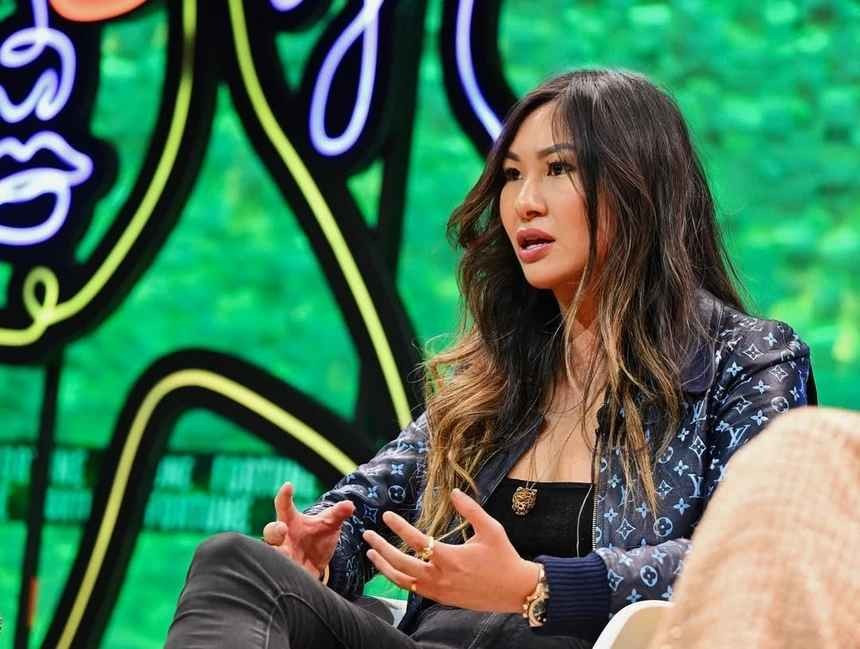 Tại Miami, nữ tỷ phú từng gây chú ý với những bữa tiệc xa hoa, trong đó có sự xuất hiện của các loài động vật kỳ lạ. Năm 2024, cô tổ chức một sự kiện mang tên Lucypalooza tại Beverly Hills, Los Angeles, quy tụ nhiều người nổi tiếng như Rihanna và Justin Bieber.